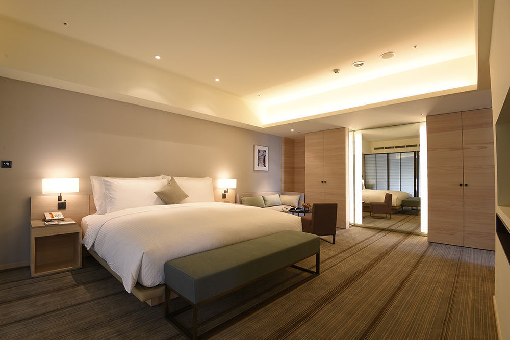 Hotel Cozzi Ximen Тайнан Екстериор снимка