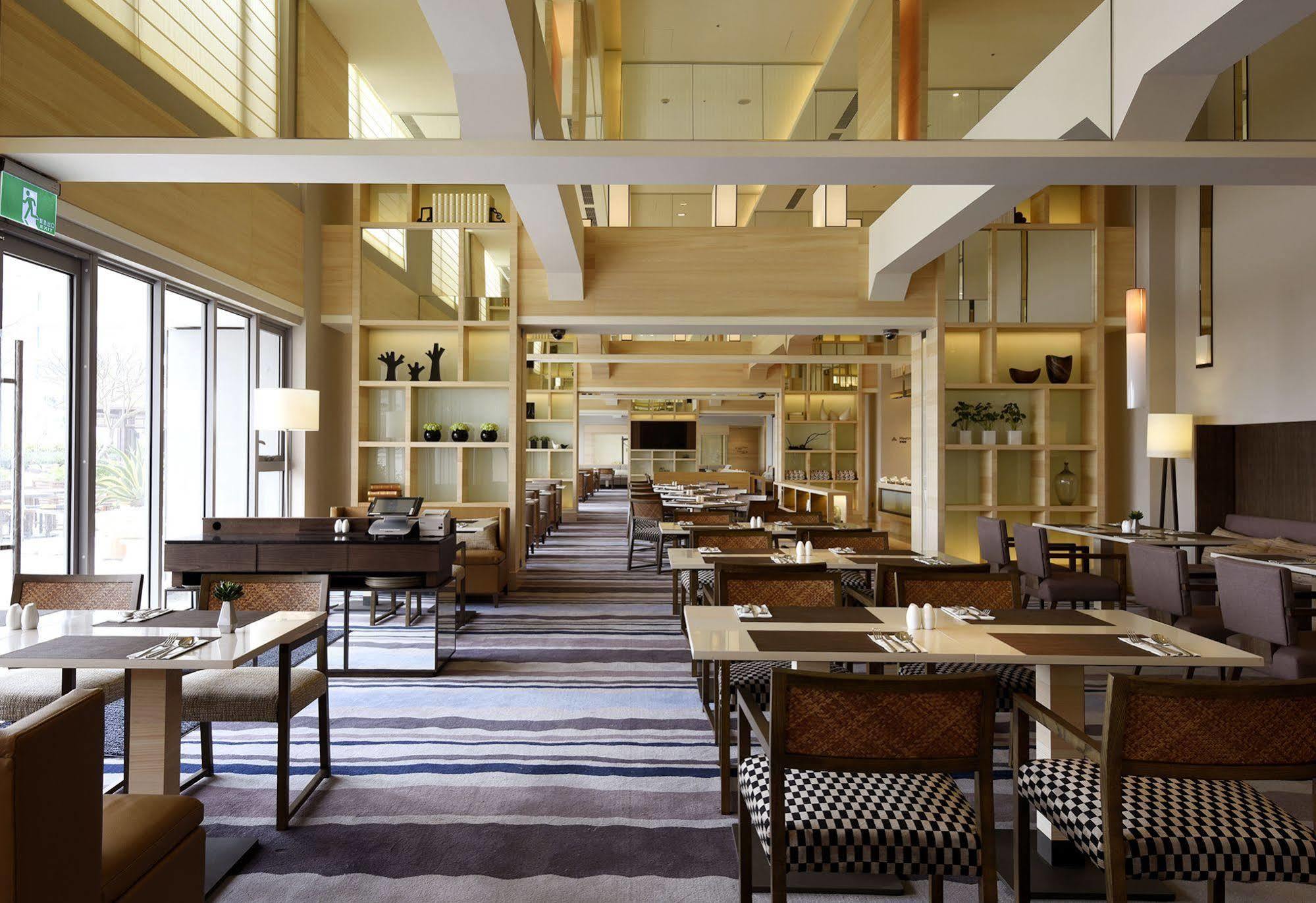 Hotel Cozzi Ximen Тайнан Екстериор снимка